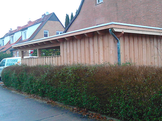 Carportanlage mit Werkstattanbau, Flachdach aus Lärchenholz