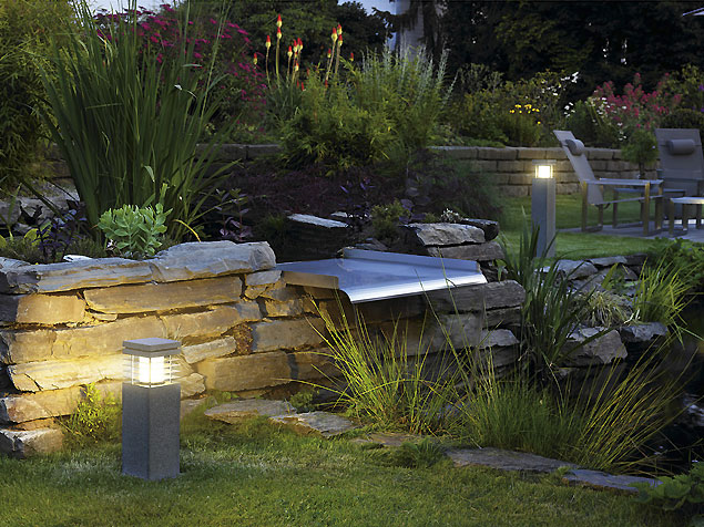 Garten mit Licht in Szene gesetzt