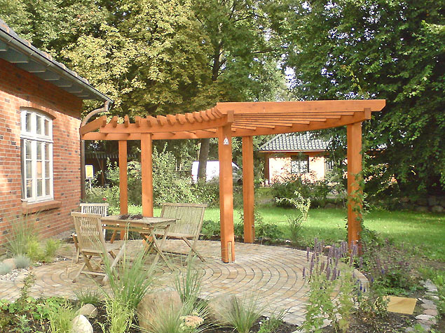 Sonderanfertigung einer halbrunden Pergola